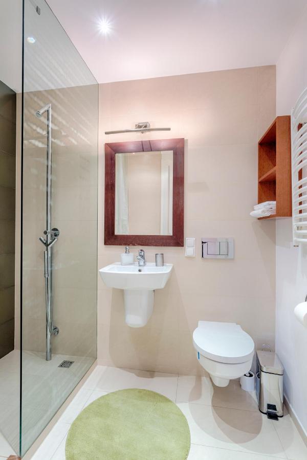 Tyzenhauz Apartments Krowoderska Street Краков Экстерьер фото