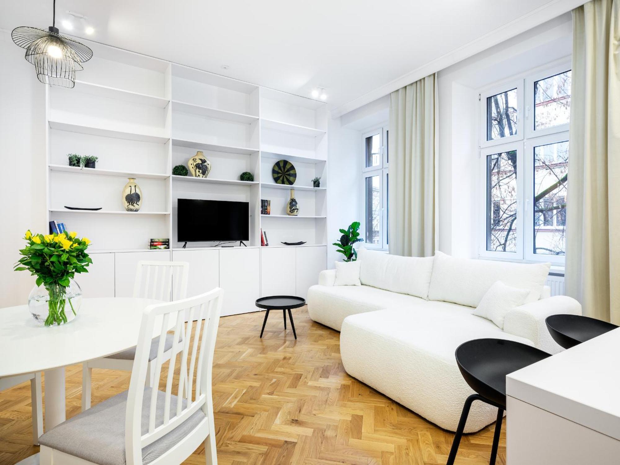 Tyzenhauz Apartments Krowoderska Street Краков Экстерьер фото