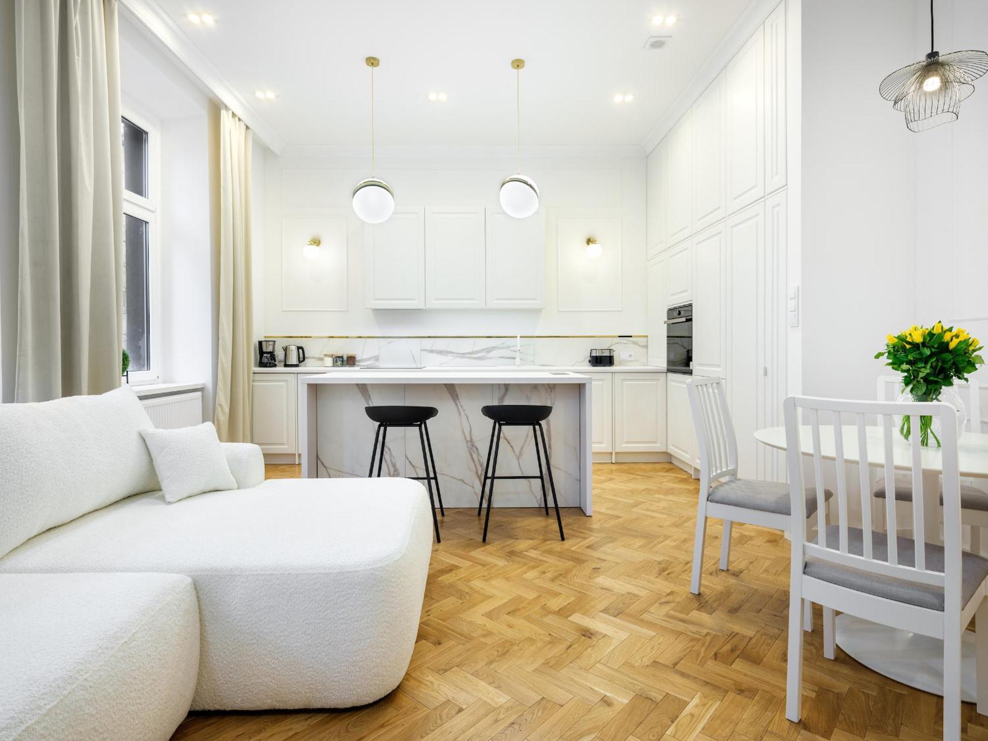 Tyzenhauz Apartments Krowoderska Street Краков Экстерьер фото