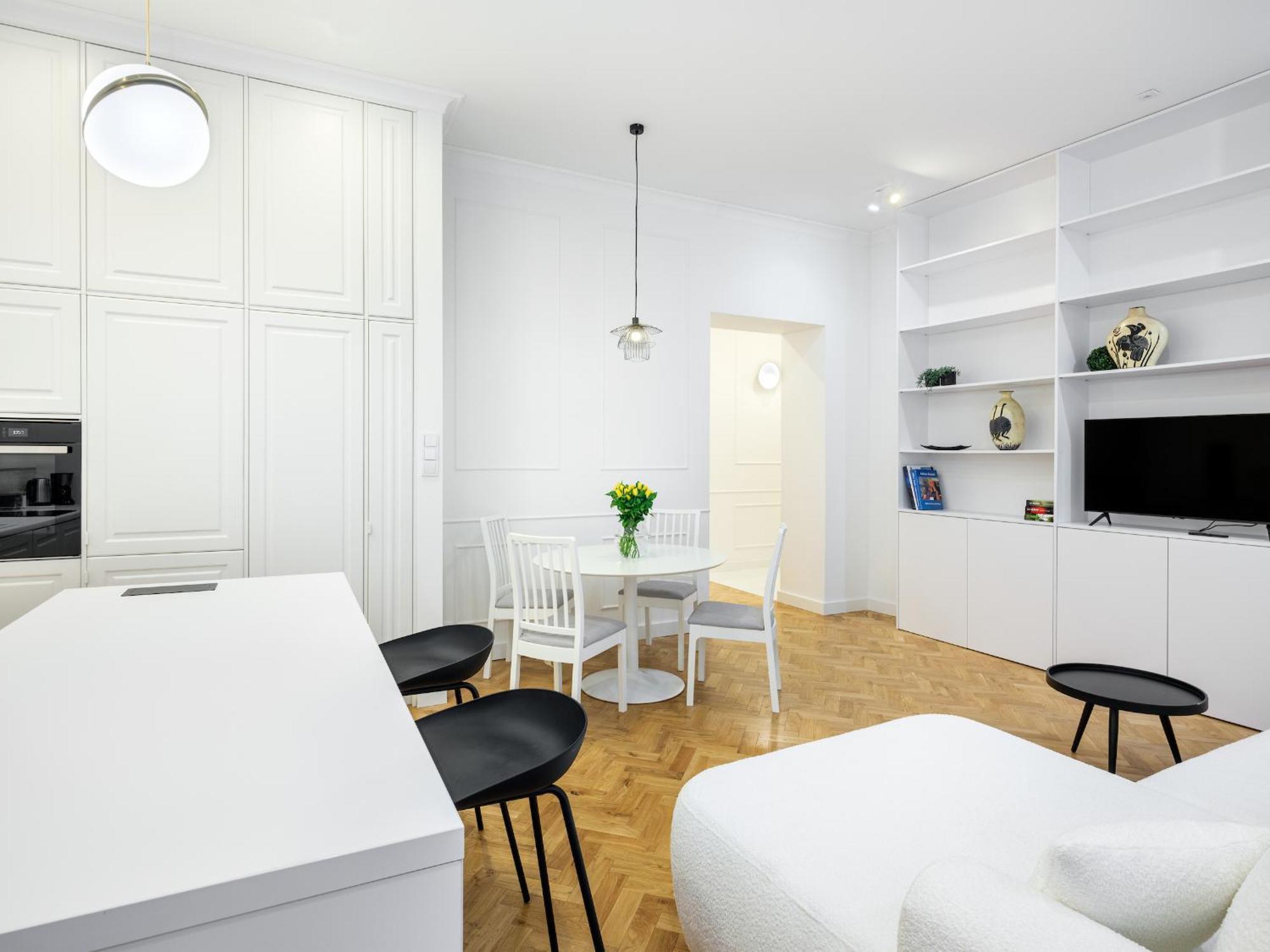 Tyzenhauz Apartments Krowoderska Street Краков Экстерьер фото