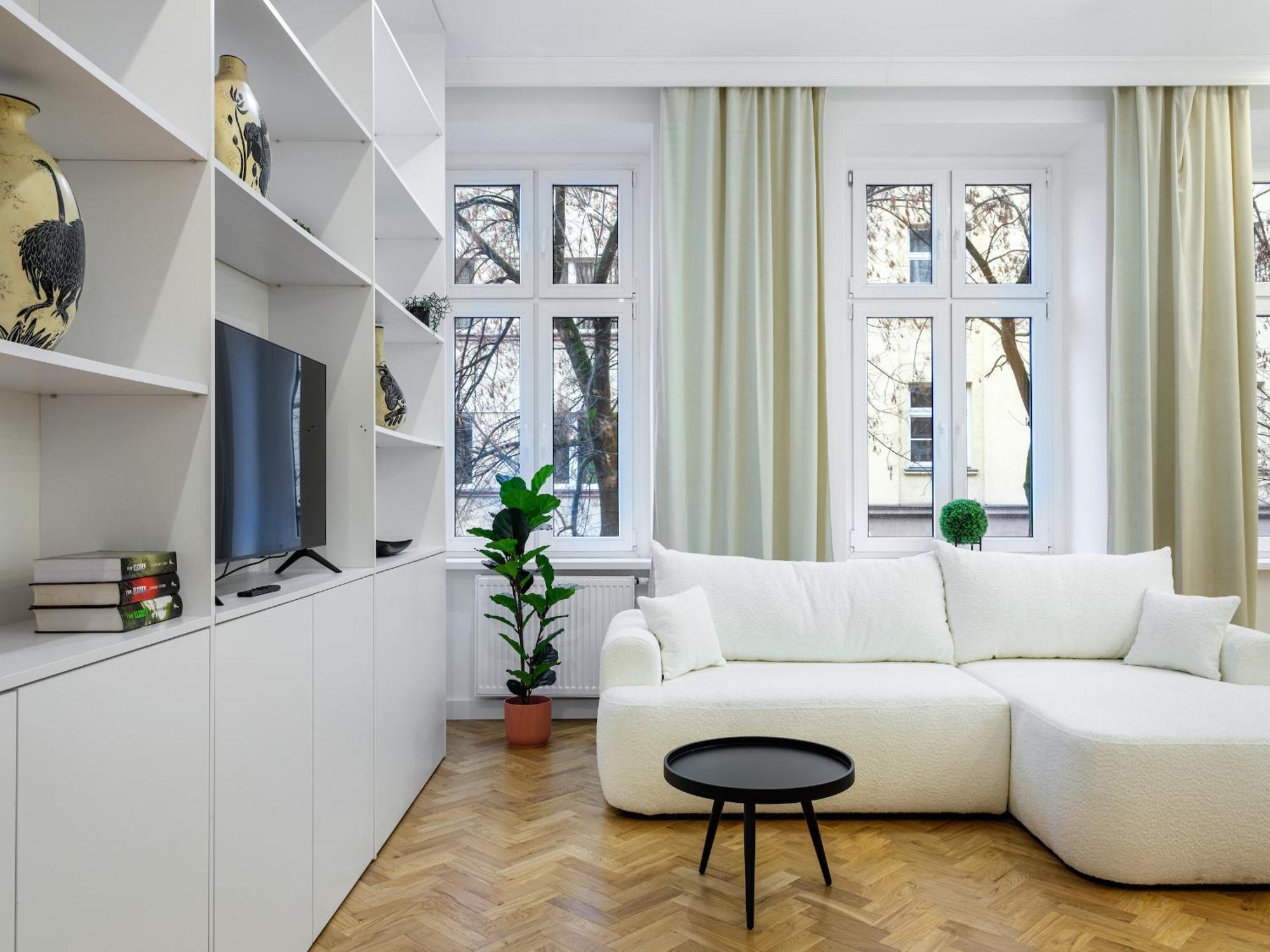 Tyzenhauz Apartments Krowoderska Street Краков Экстерьер фото