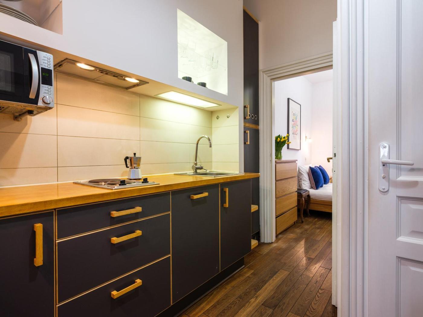 Tyzenhauz Apartments Krowoderska Street Краков Экстерьер фото